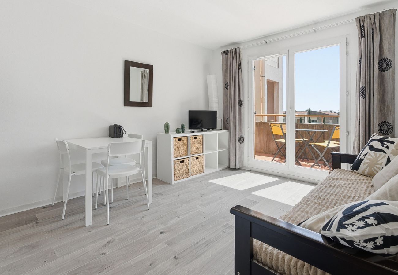 Apartment in Grasse - Renovated flat, swimming pool & balcony