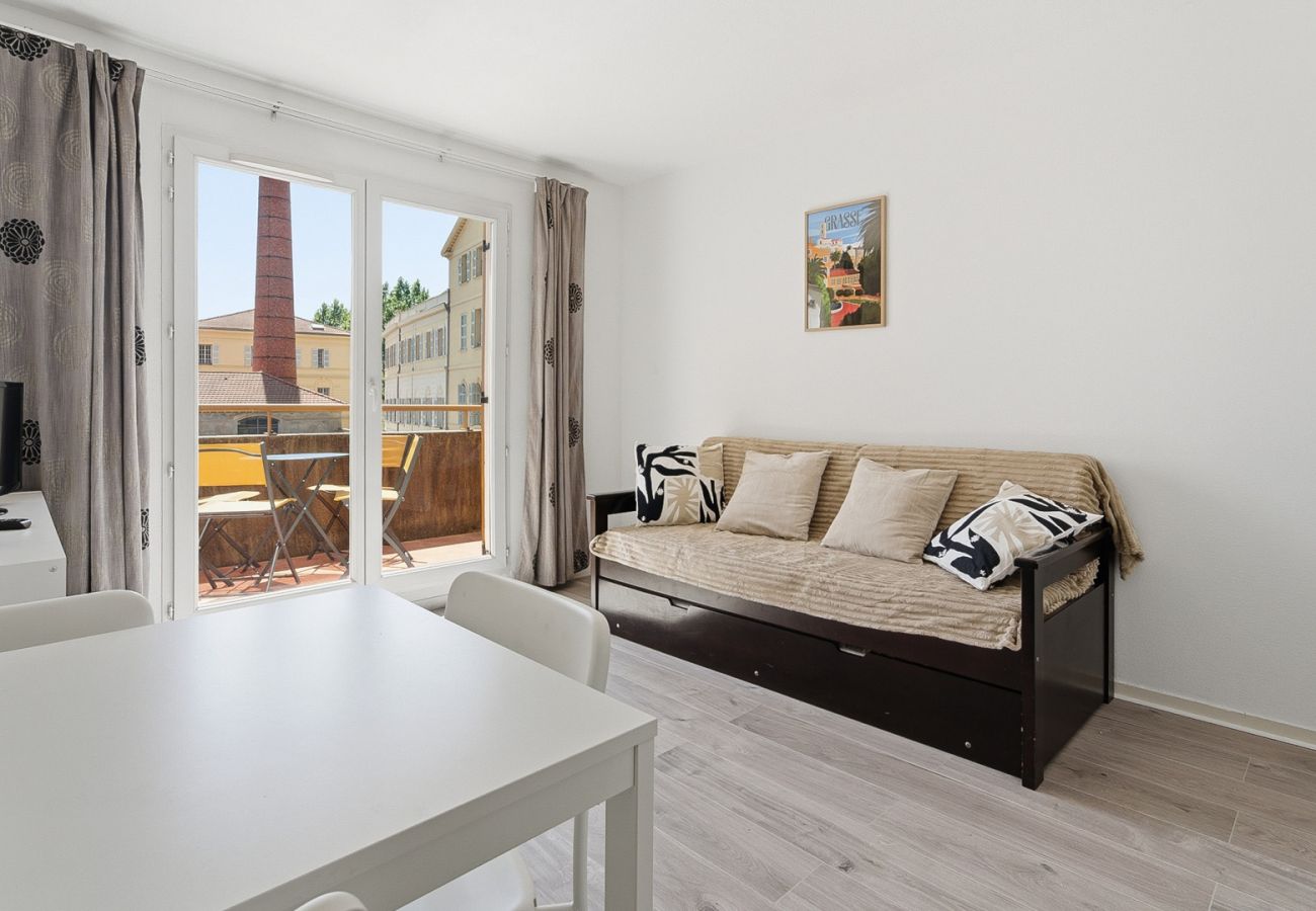 Apartment in Grasse - Renovated flat, swimming pool & balcony