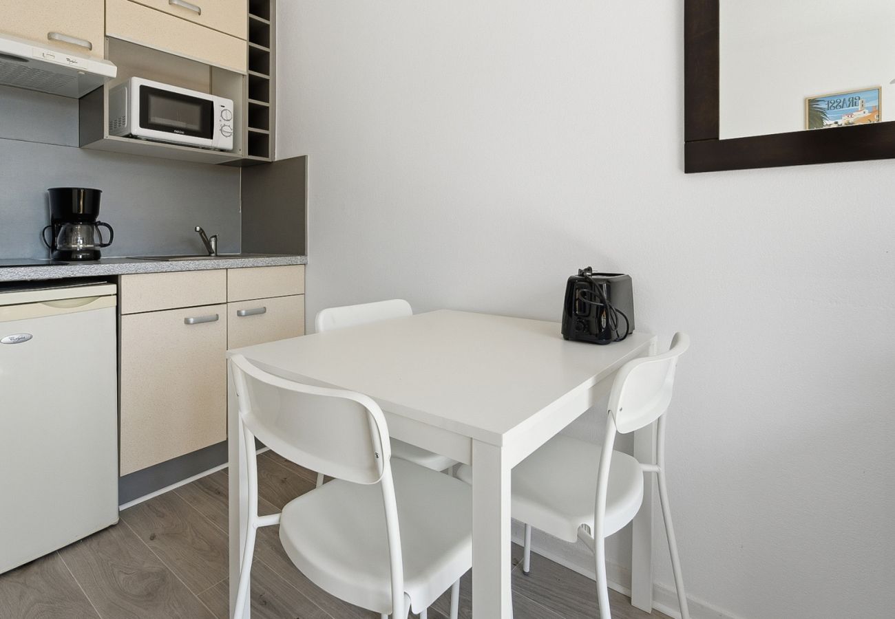 Apartment in Grasse - Renovated flat, swimming pool & balcony