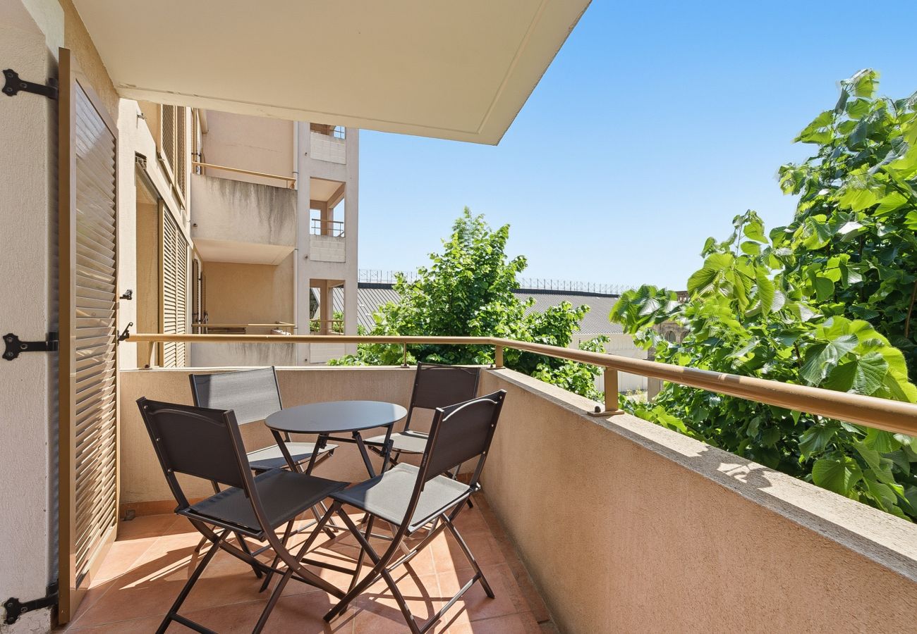 Apartment in Grasse - Bright flat for 4 people, right next to the shops