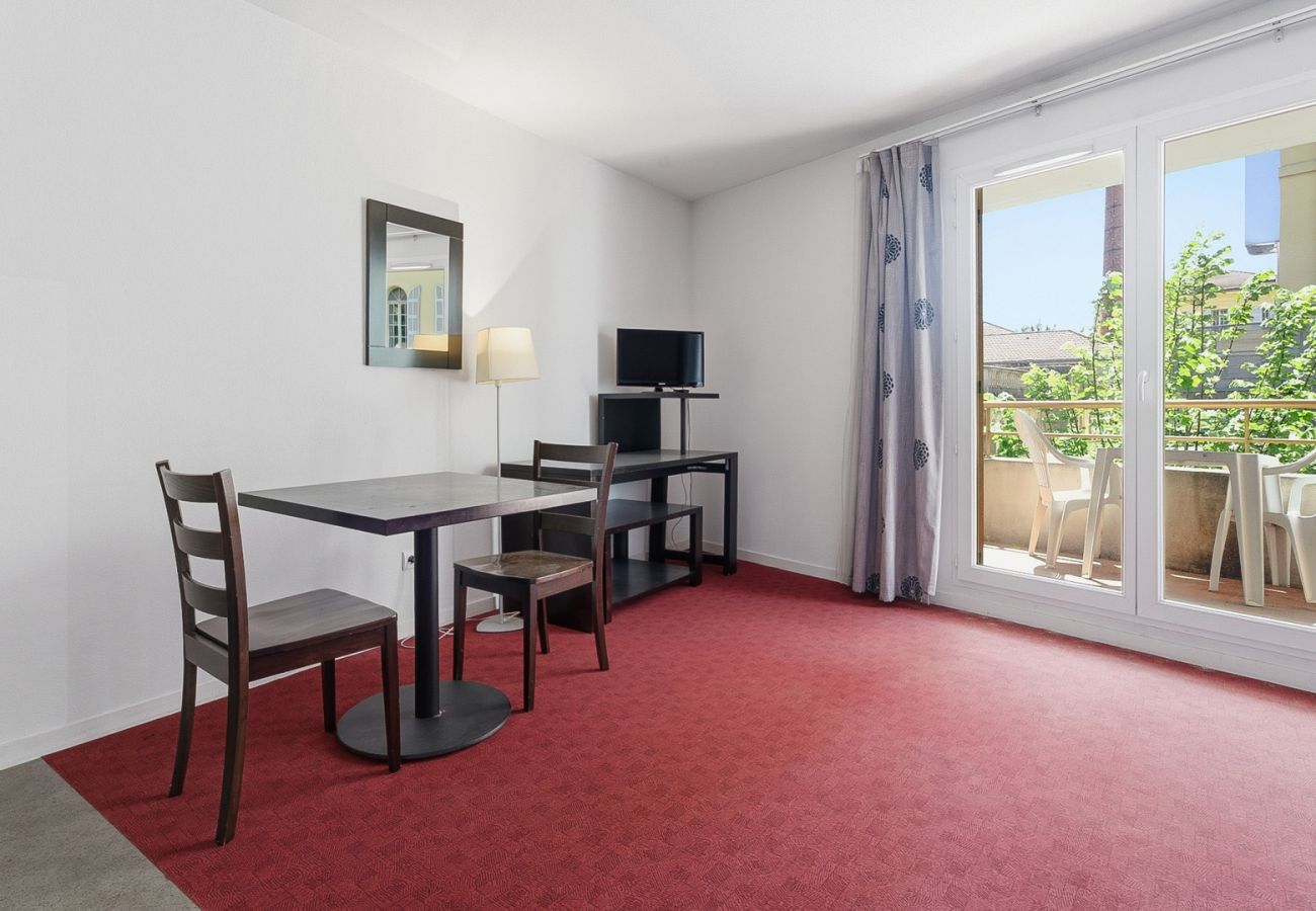 Studio in Grasse - Charming Studio - Sleeps 2 - Very Bright