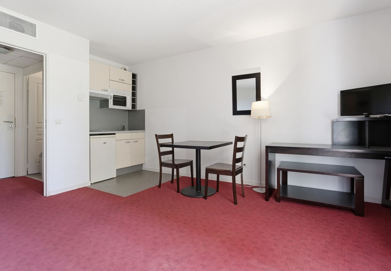 Studio in Grasse - Charming Studio - Sleeps 2 - Very Bright