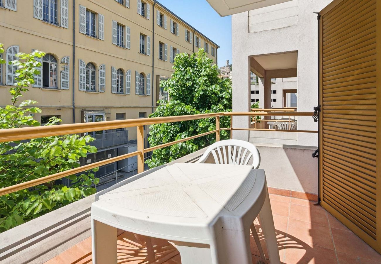 Studio in Grasse - Charming Studio - Sleeps 2 - Very Bright