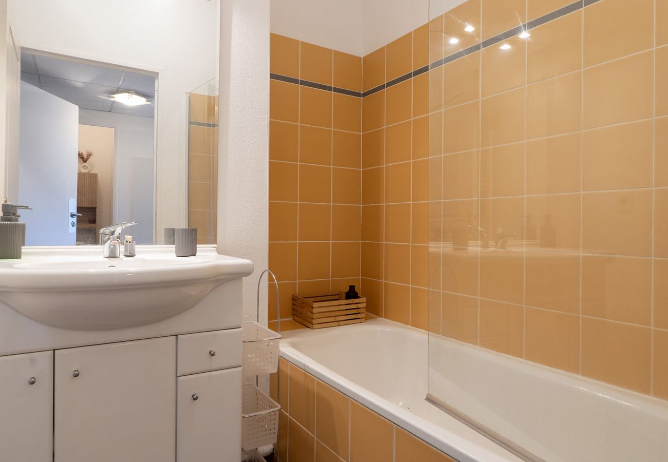 Apartment in Grasse - Bright apartment for 4 persons with a mountain view