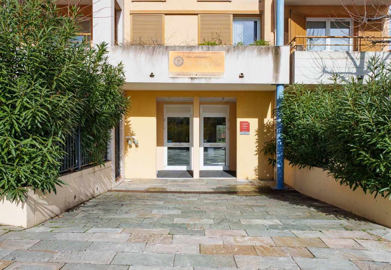 Apartment in Grasse - Bright apartment for 4 persons with a mountain view
