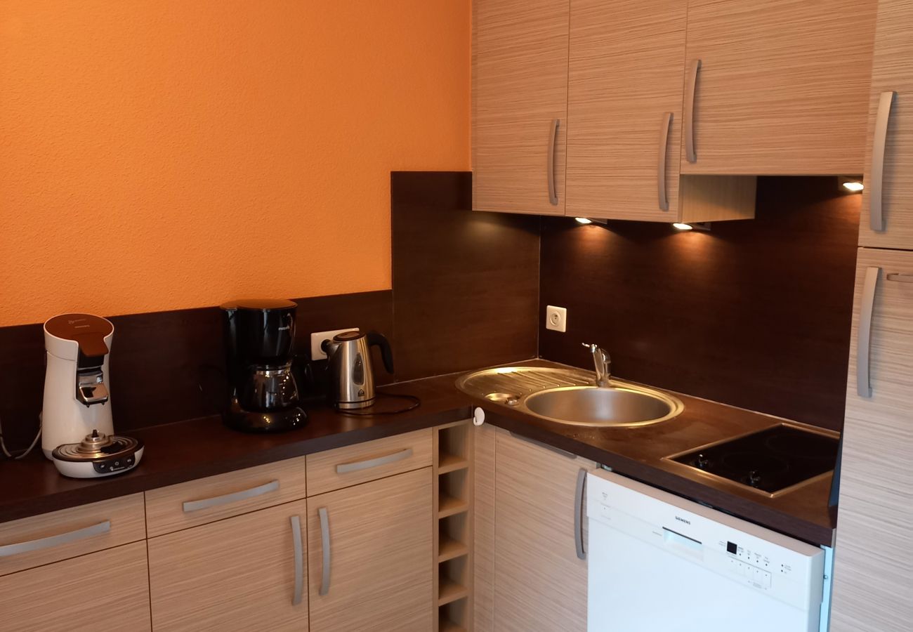 Apartment in Agde - Bright cabin apartment for 4 people with a pool view
