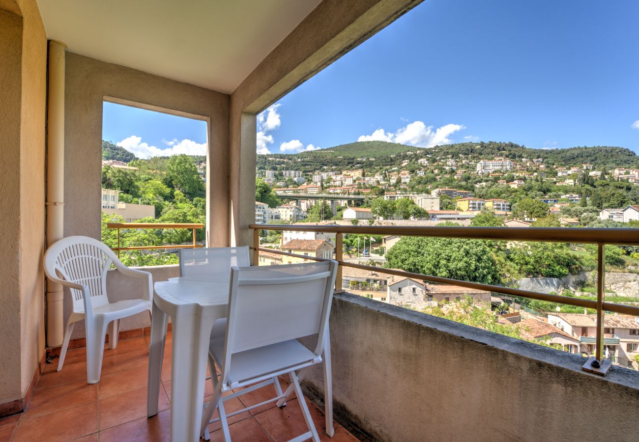Apartment in Grasse - Flat with a swimming pool and a balcony with mountain views