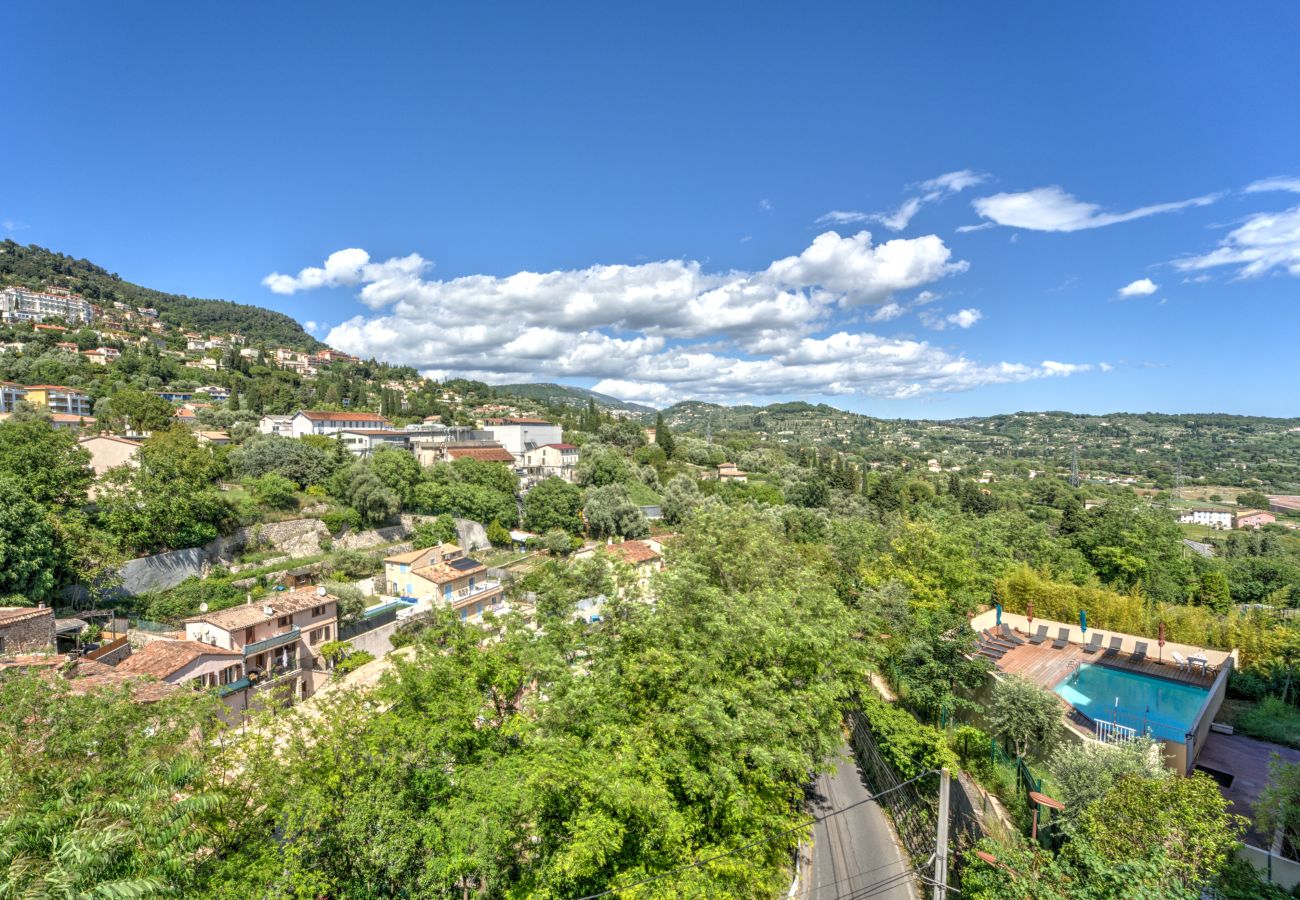 Apartment in Grasse - Flat with a swimming pool and a balcony with mountain views