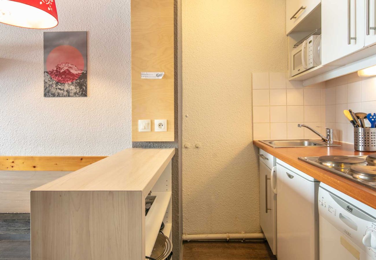 Studio in Tignes - Small, fully furnished studio for 4 people, with a balcony overlooking the ski slope