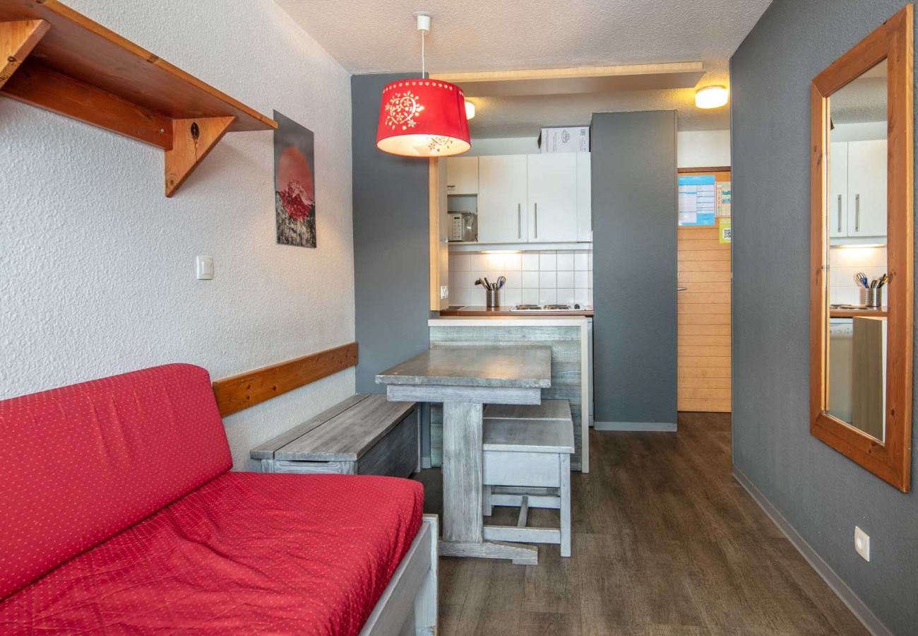 Studio in Tignes - Small, fully furnished studio for 4 people, with a balcony overlooking the ski slope