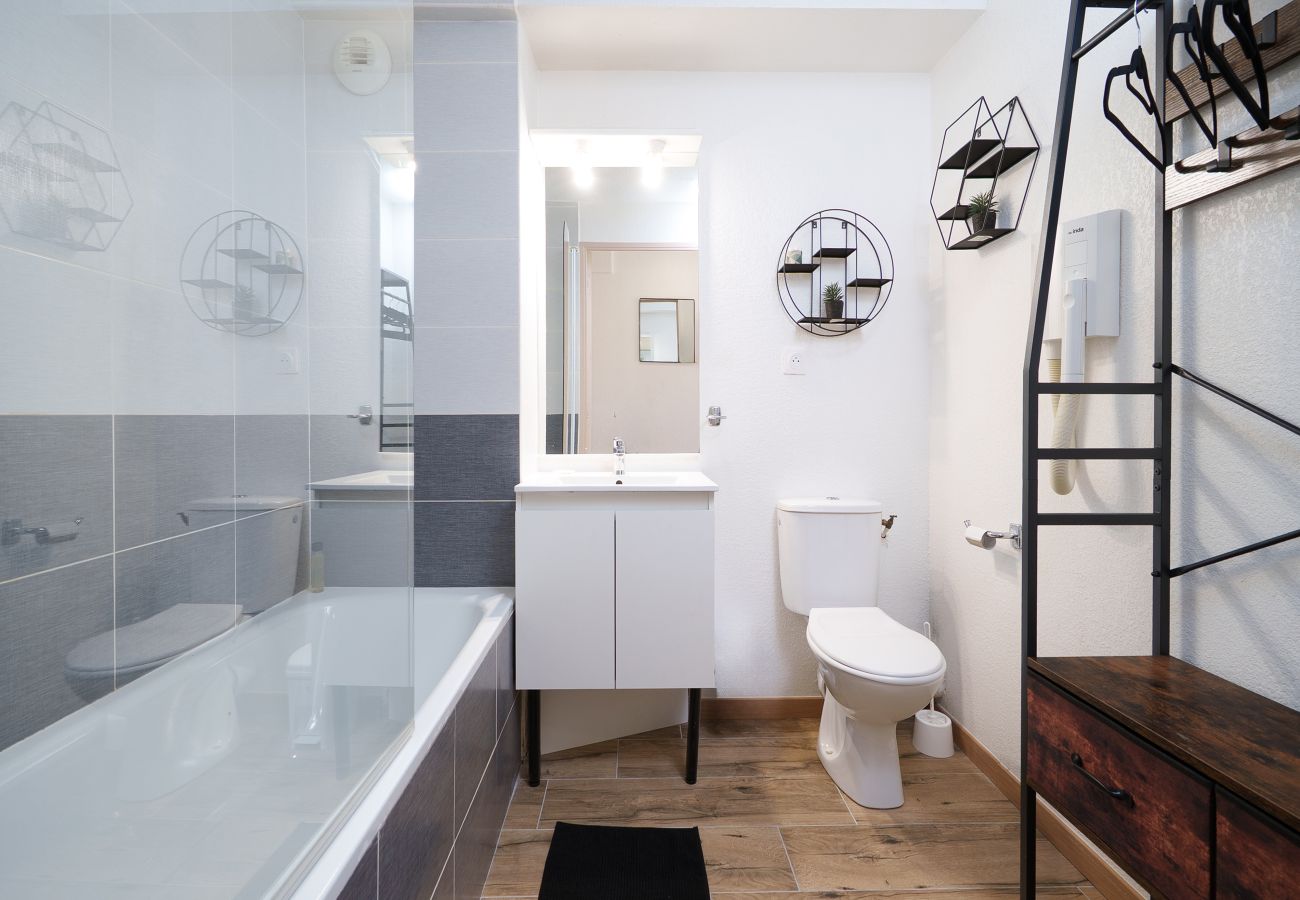 Studio in Agde - Beautiful, renovated studio apart for 2 near the sea