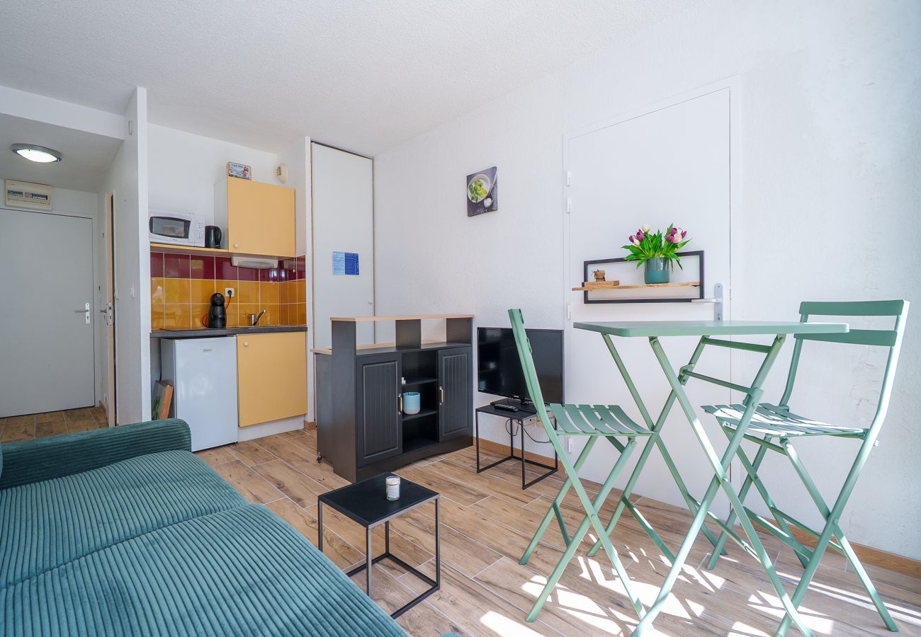 Studio in Agde - Beautiful, renovated studio apart for 2 near the sea