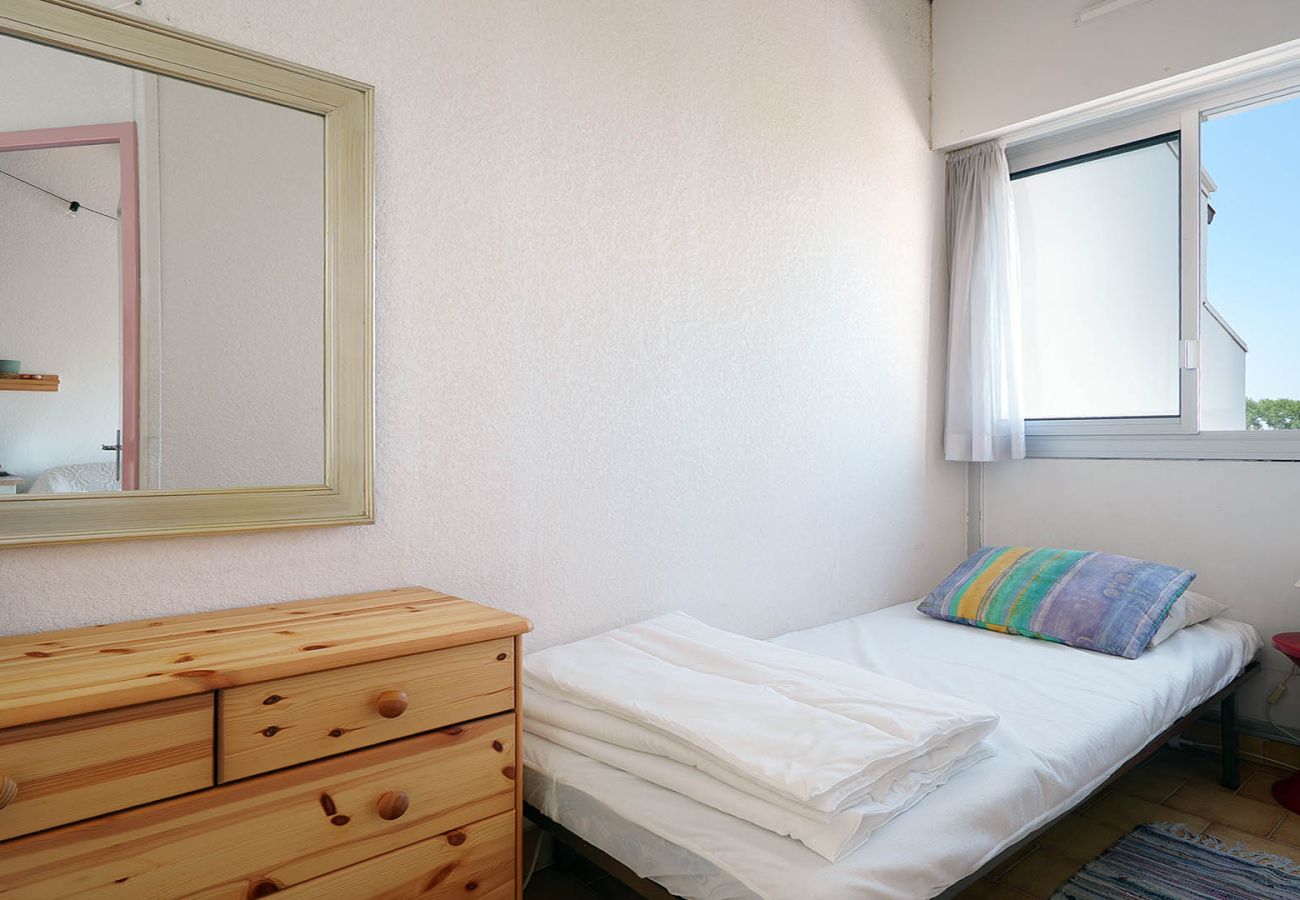 Apartment in Agde - Bright apartment for 4 people near Aqualand