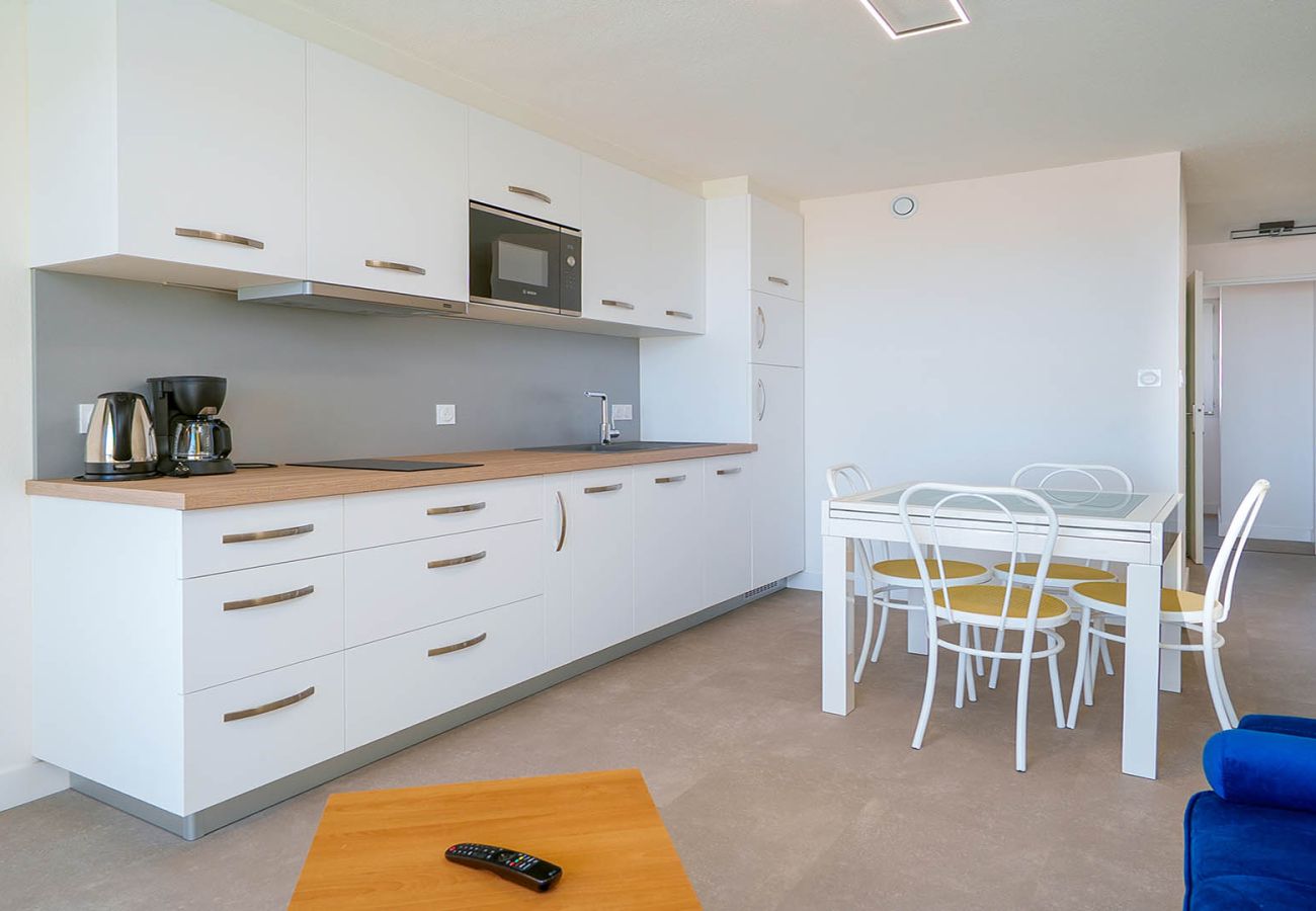 Apartment in Agde - Lovely 4person apartment with sea views and a swimming pool