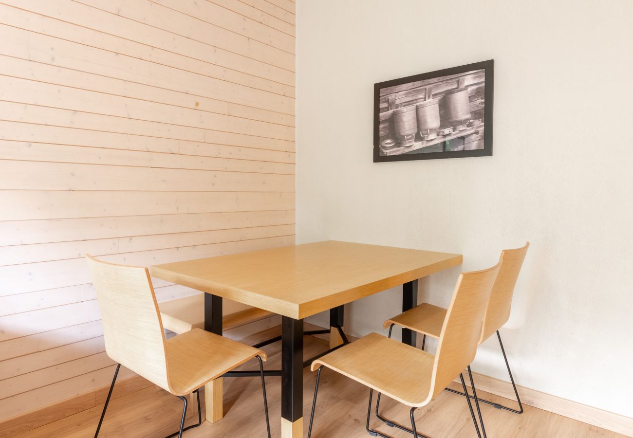 Apartment in Ax-les-Thermes - Apartment cabin with mountain views - sleeps 6