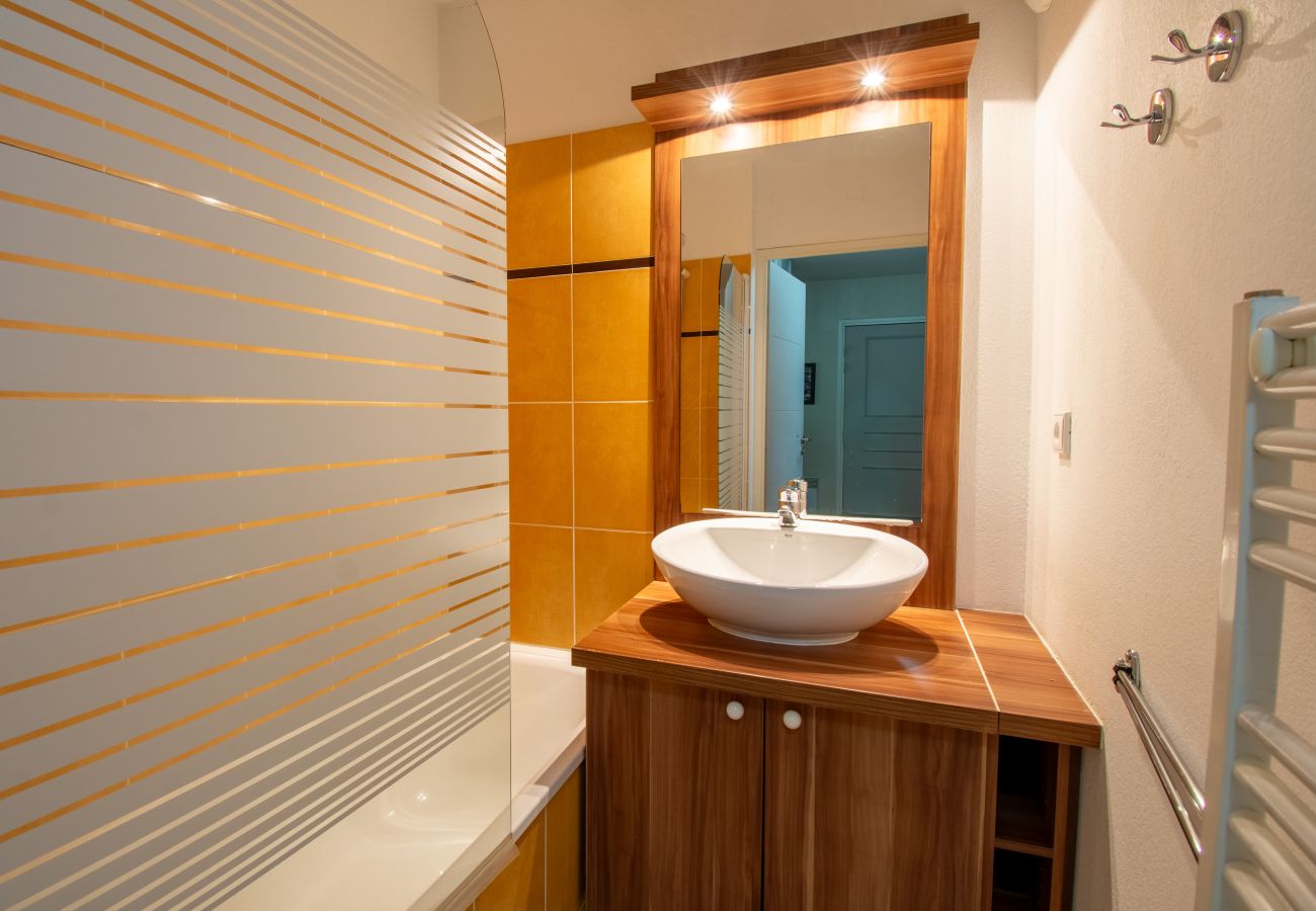 Apartment in Ax-les-Thermes - Apartment cabin with mountain views - sleeps 6