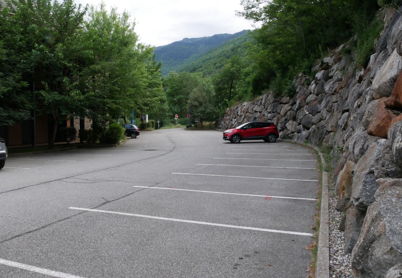 Apartment in Ax-les-Thermes - Apartment cabin with mountain views – sleeps 4