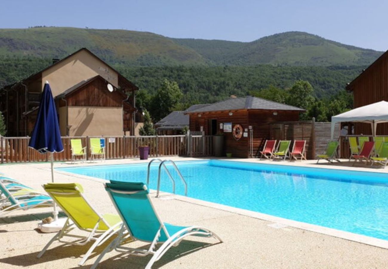 Apartment in Ax-les-Thermes - Apartment cabin with mountain views – sleeps 4