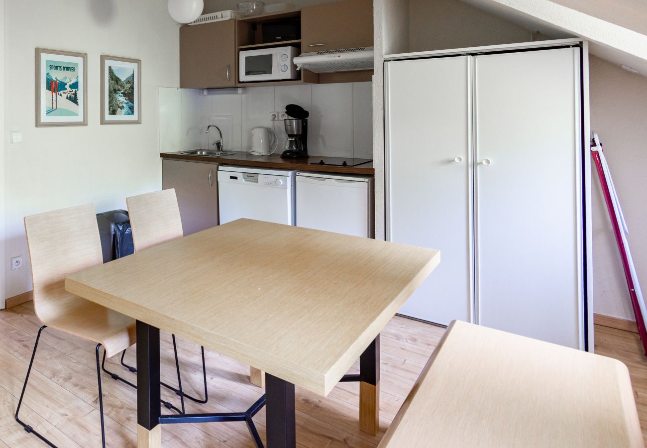 Apartment in Ax-les-Thermes - Apartment cabin with mountain views – sleeps 4