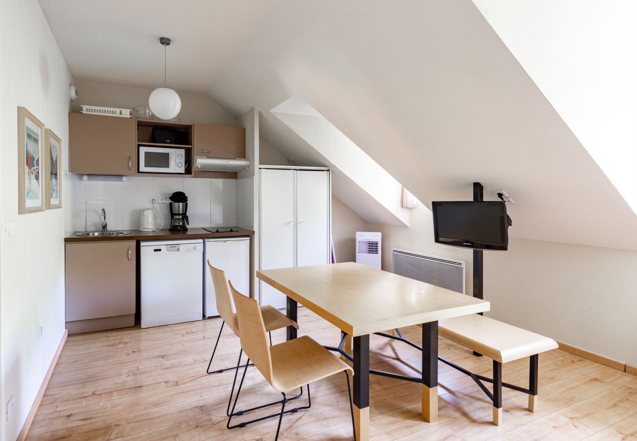 Apartment in Ax-les-Thermes - Apartment cabin with mountain views – sleeps 4