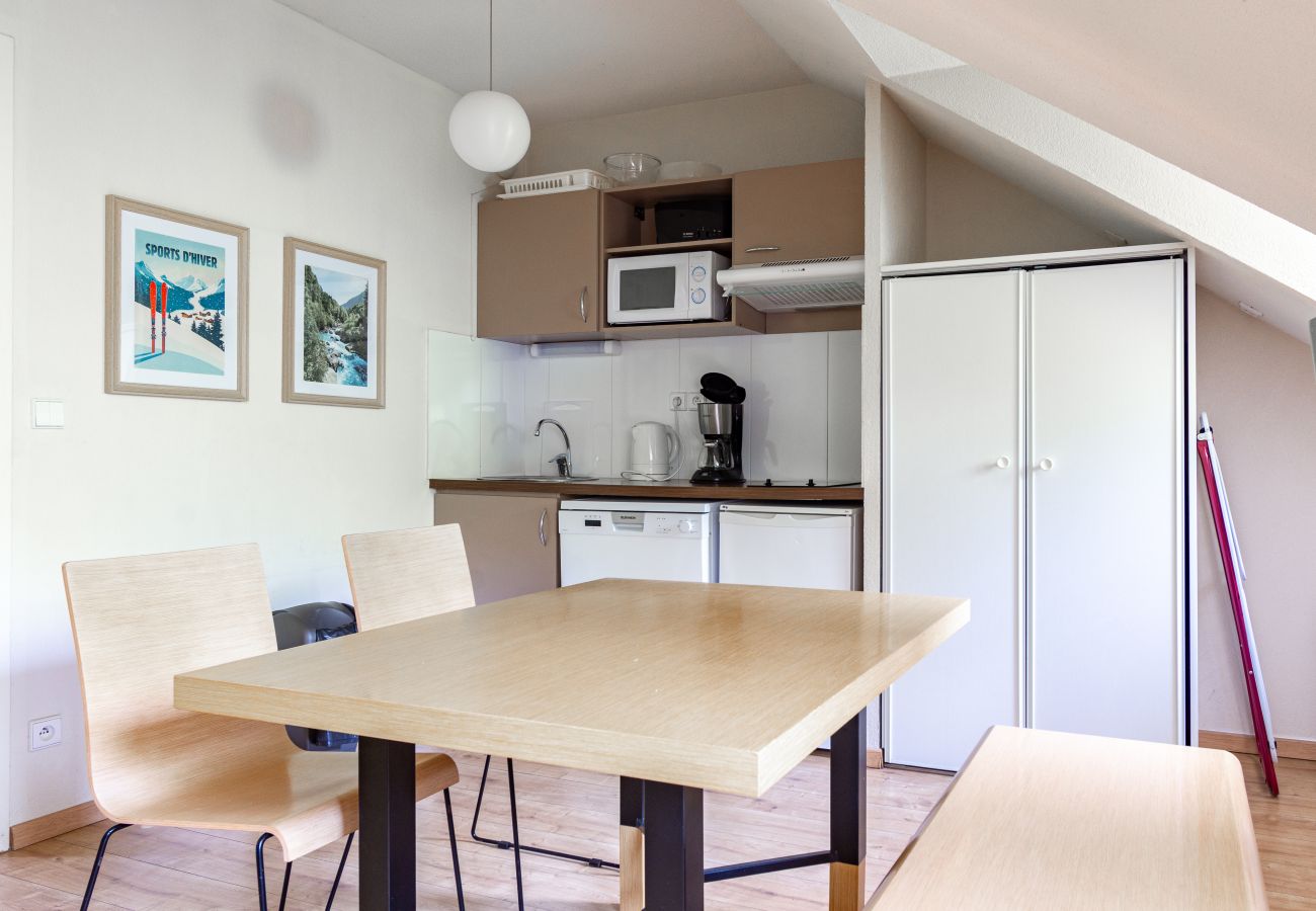 Apartment in Ax-les-Thermes - Apartment cabin with mountain views – sleeps 4