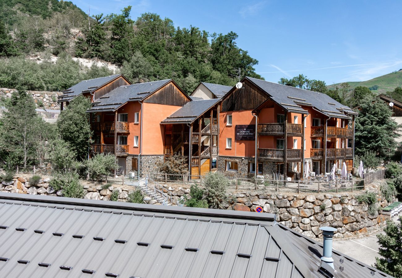 Apartment in Ax-les-Thermes - Apartment cabin with mountain views – sleeps 4