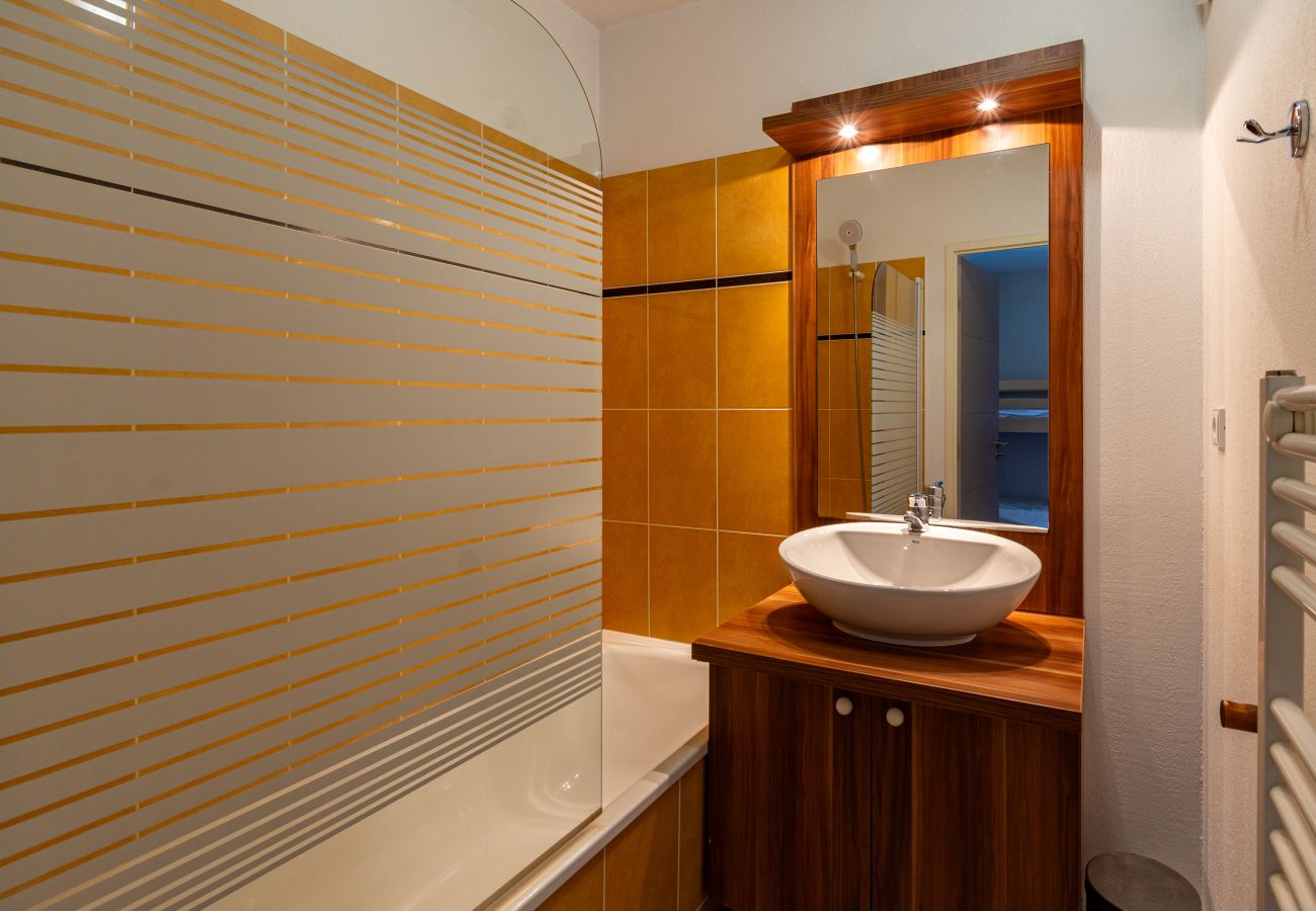 Apartment in Ax-les-Thermes - Apartment cabin with mountain views – sleeps 4