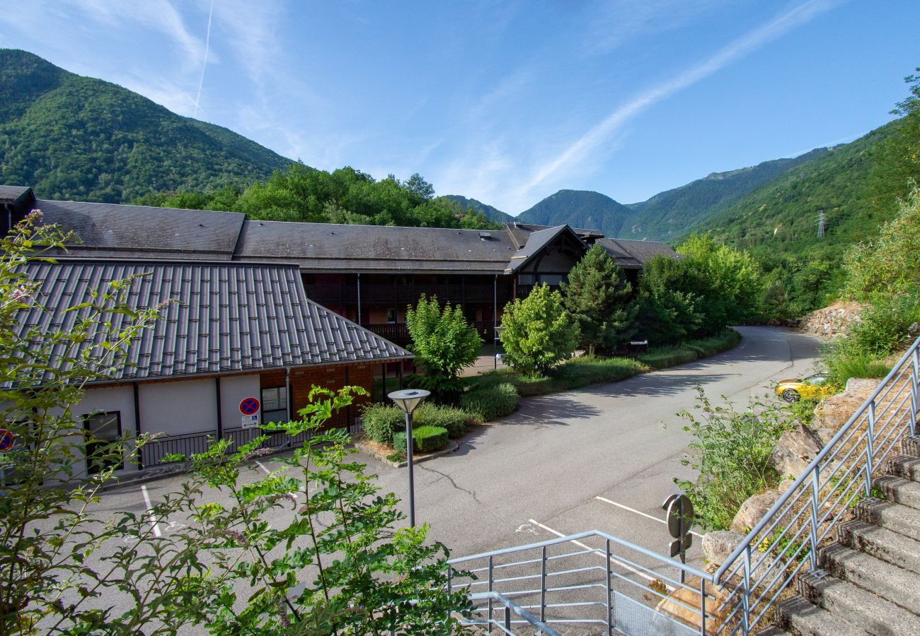 Apartment in Ax-les-Thermes - Apartment cabin with mountain views – sleeps 4