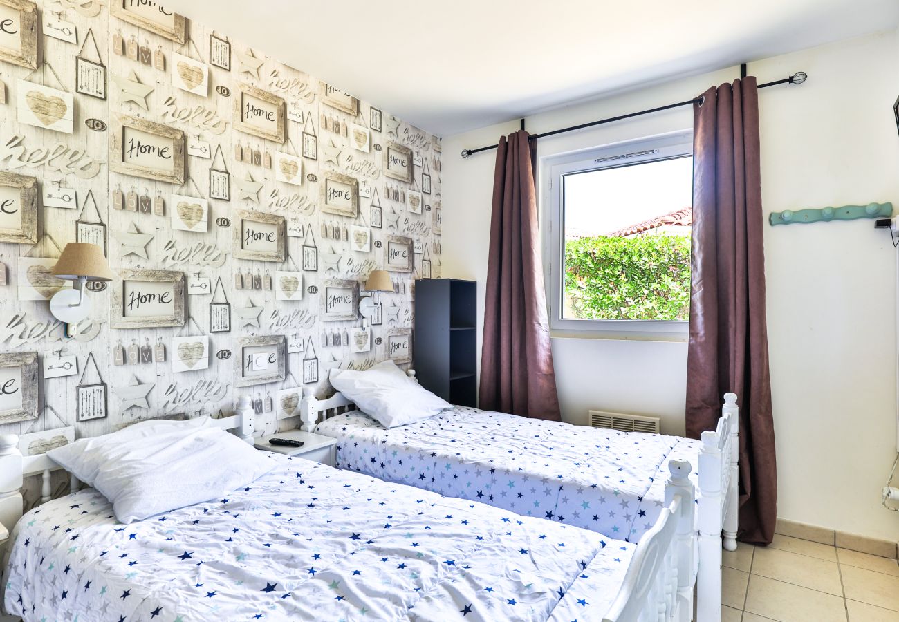House in Parentis-en-Born - House for 5 people with a swimming pool and sauna