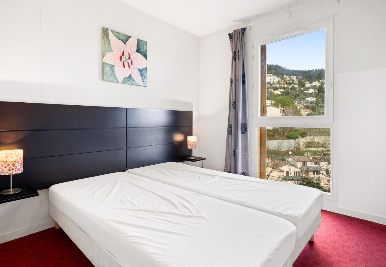Apartment in Grasse - Bright apartment with swimming pool for 4 people 