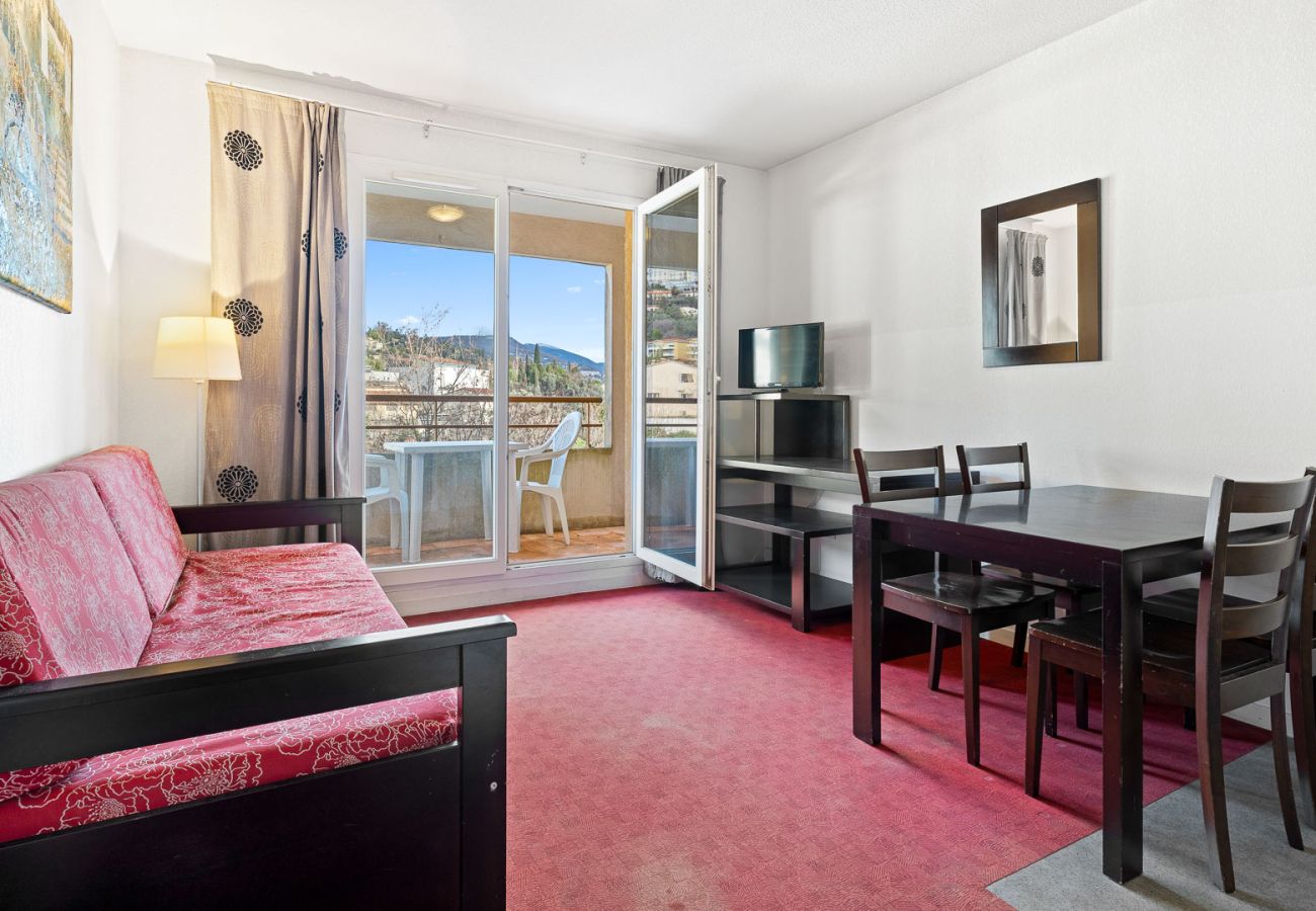 Apartment in Grasse - Bright apartment with swimming pool for 4 people 