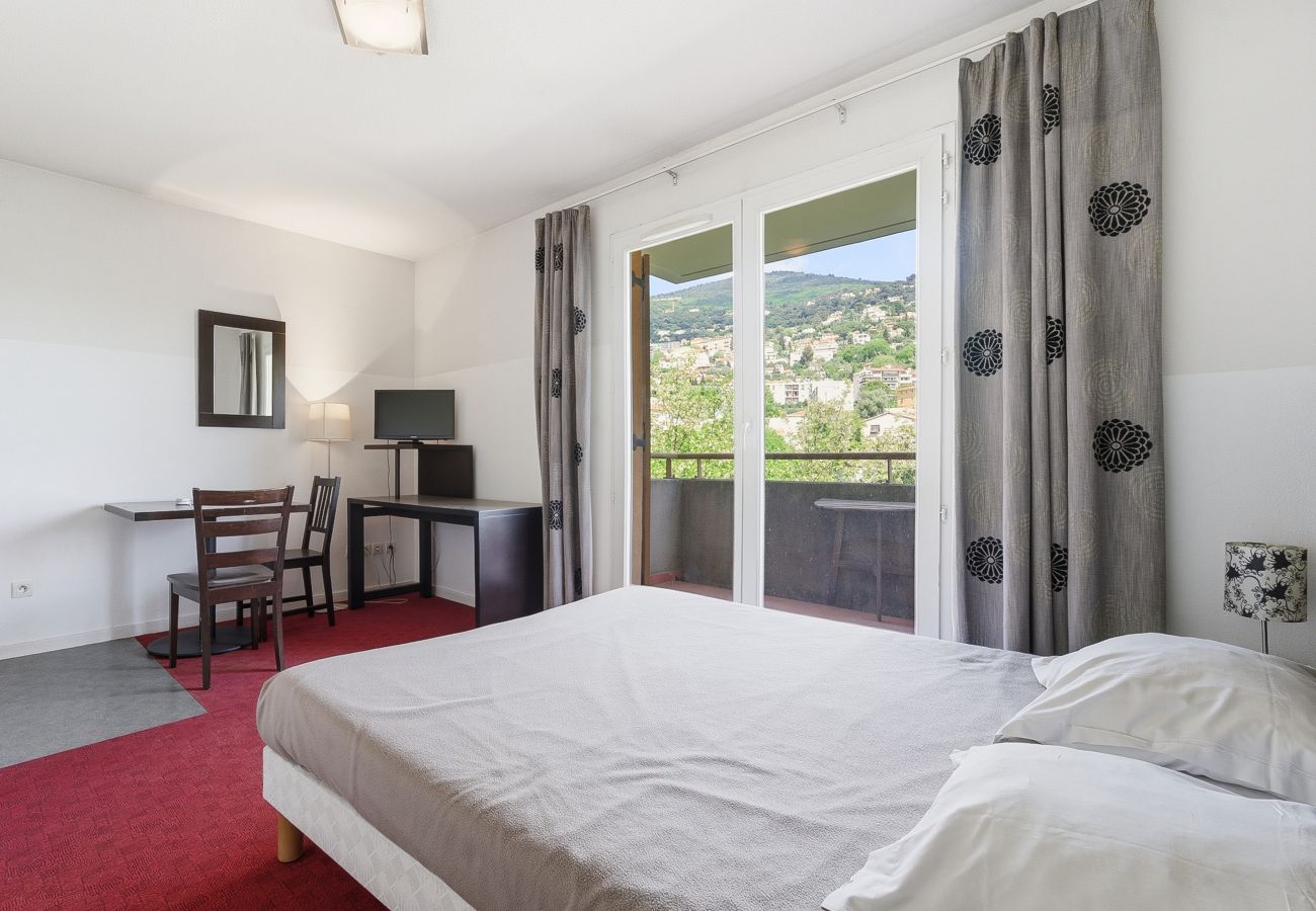 Studio in Grasse - Bright studio view mountain view - 2 people 