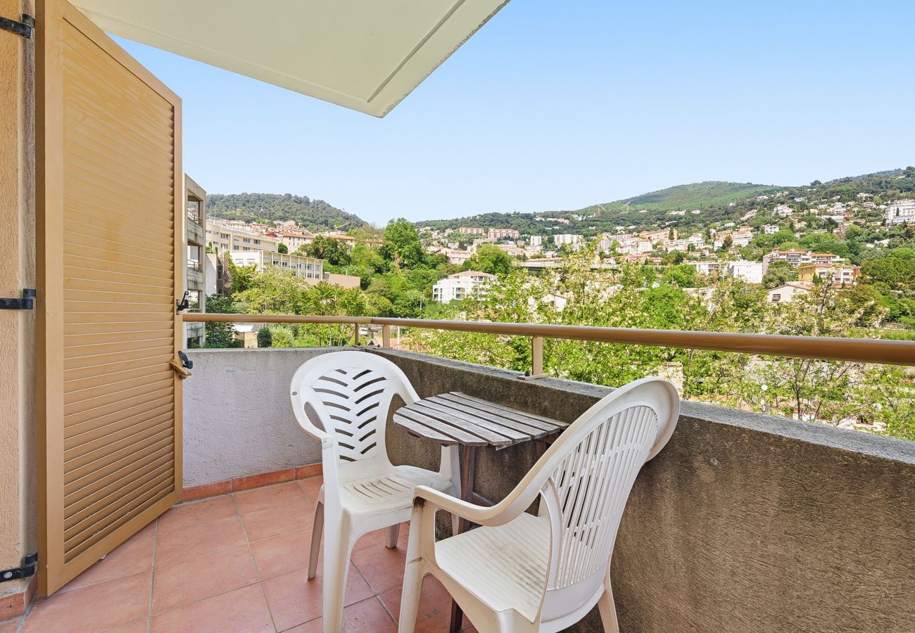 Studio in Grasse - Bright studio view mountain view - 2 people 