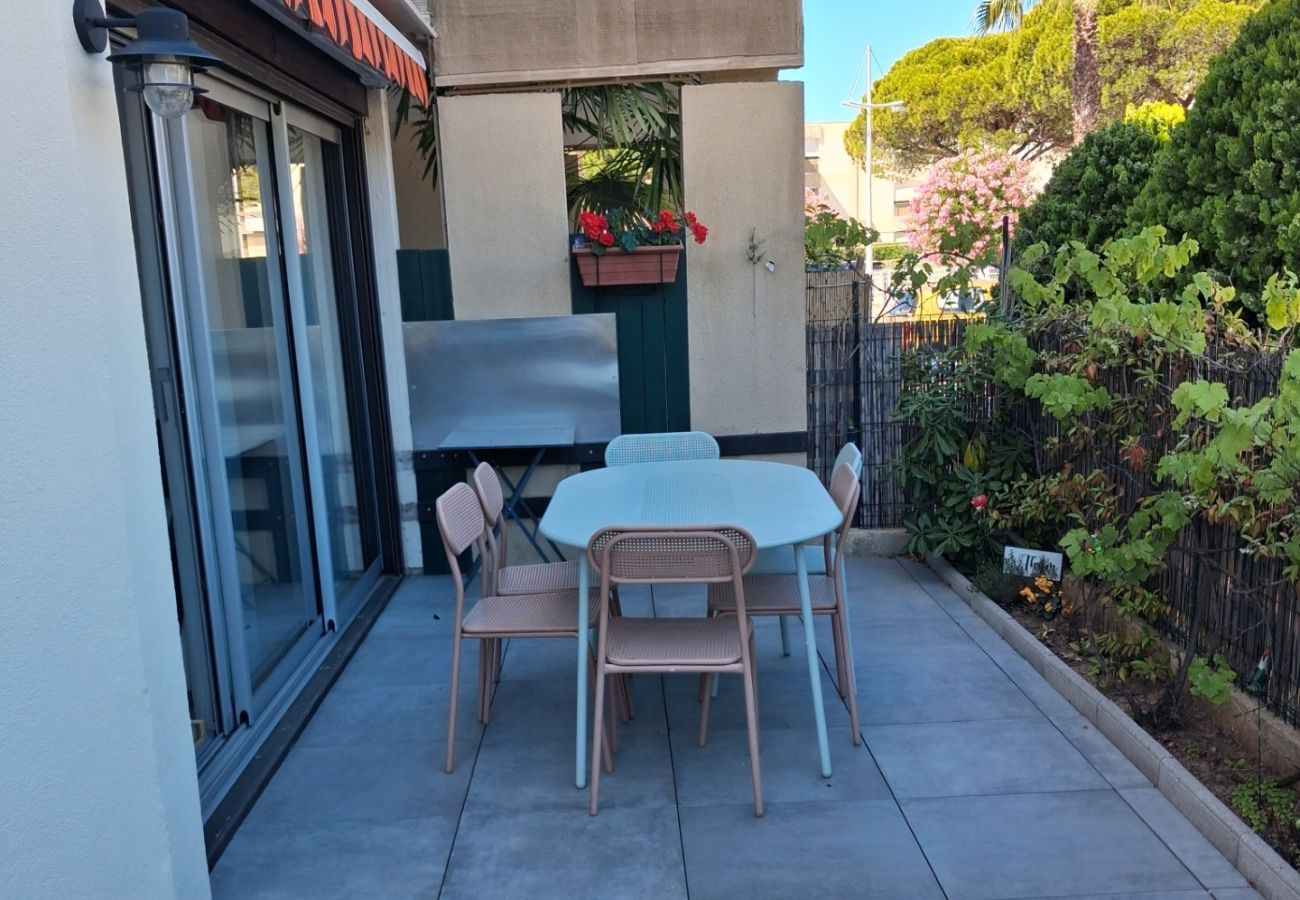 Apartment in Le Grau-du-Roi - Bright studio apartment near the sea for 4 people 