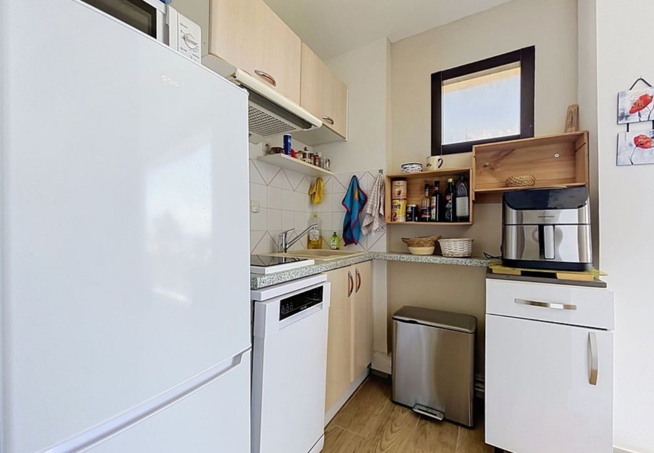 Apartment in Agde - Air-conditioned apartment overlooking the sea, with private parking