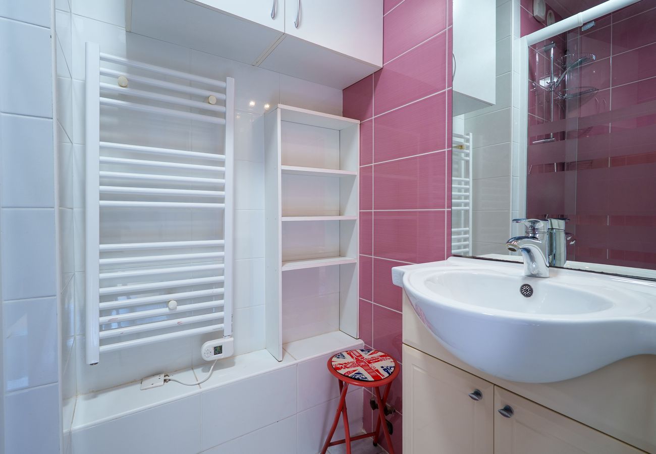 Apartment in Agde - Air-conditioned apartment 300 meters from the beach, with private parking