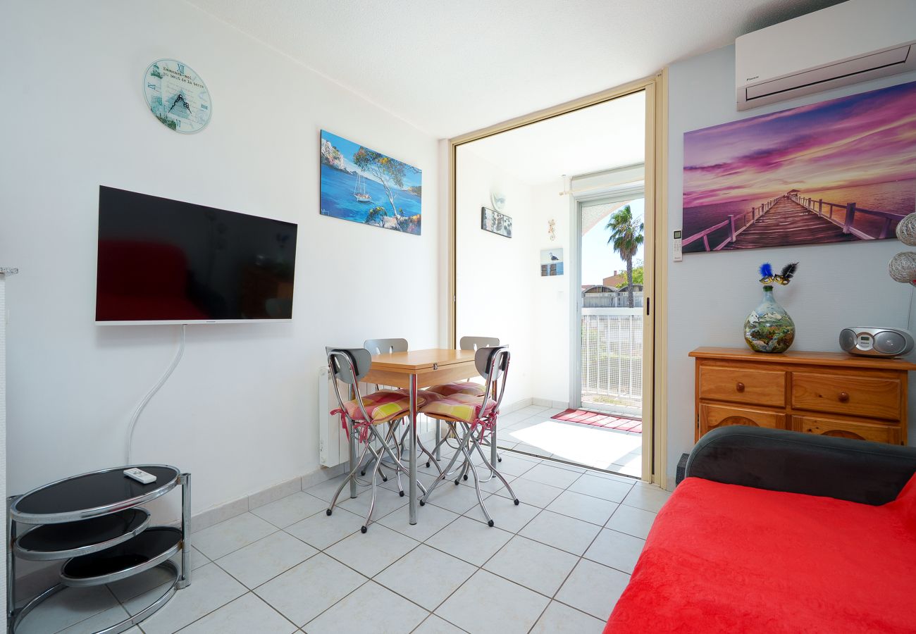 Apartment in Agde - Air-conditioned apartment 300 meters from the beach, with private parking