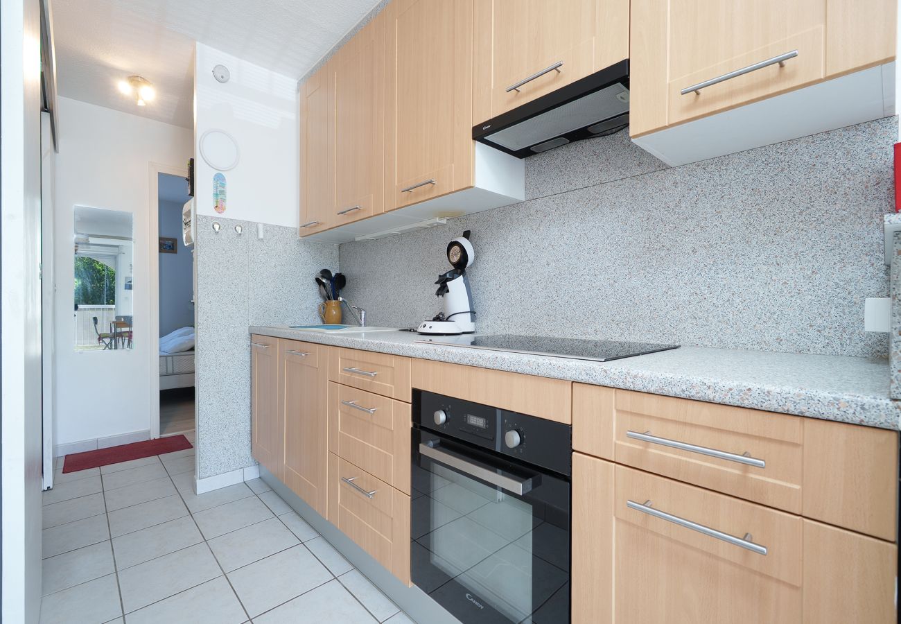 Apartment in Agde - Air-conditioned apartment 300 meters from the beach, with private parking