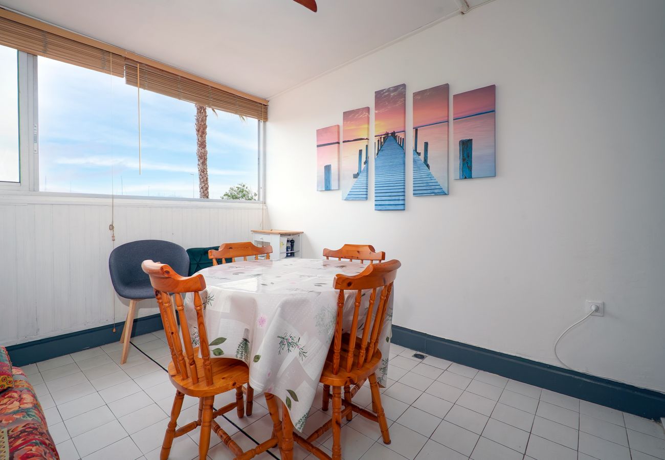 Apartment in Agde - Cabin apartment with a loggia offering sea views