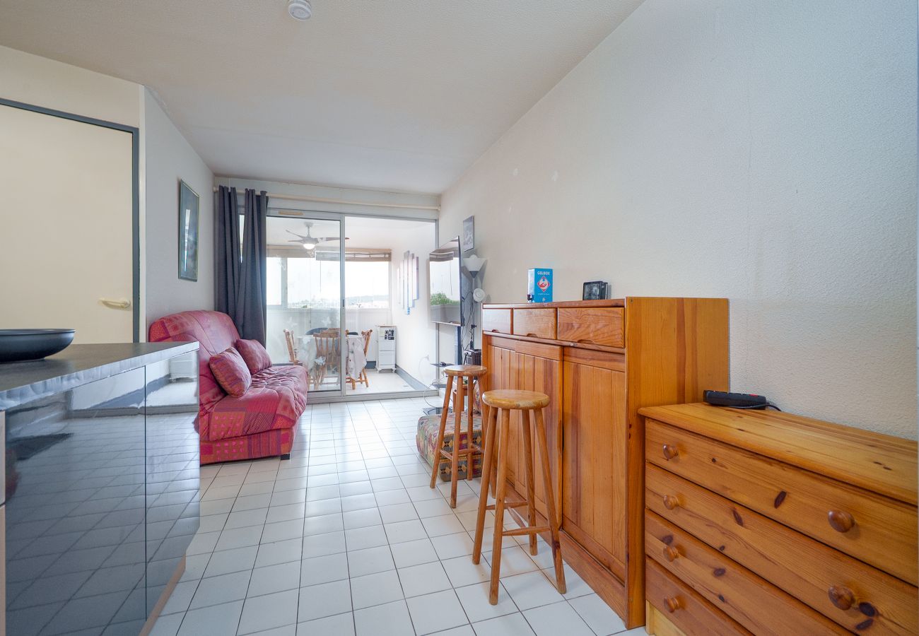 Apartment in Agde - Cabin apartment with a loggia offering sea views