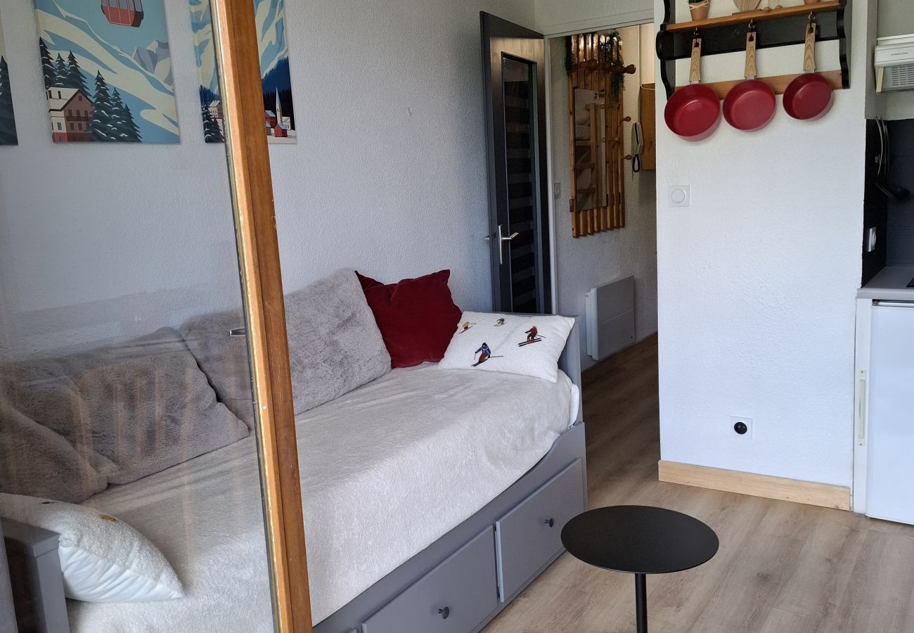 Studio in Saint-Sorlin-d´Arves - Studio with a balcony and a view of the mountains
