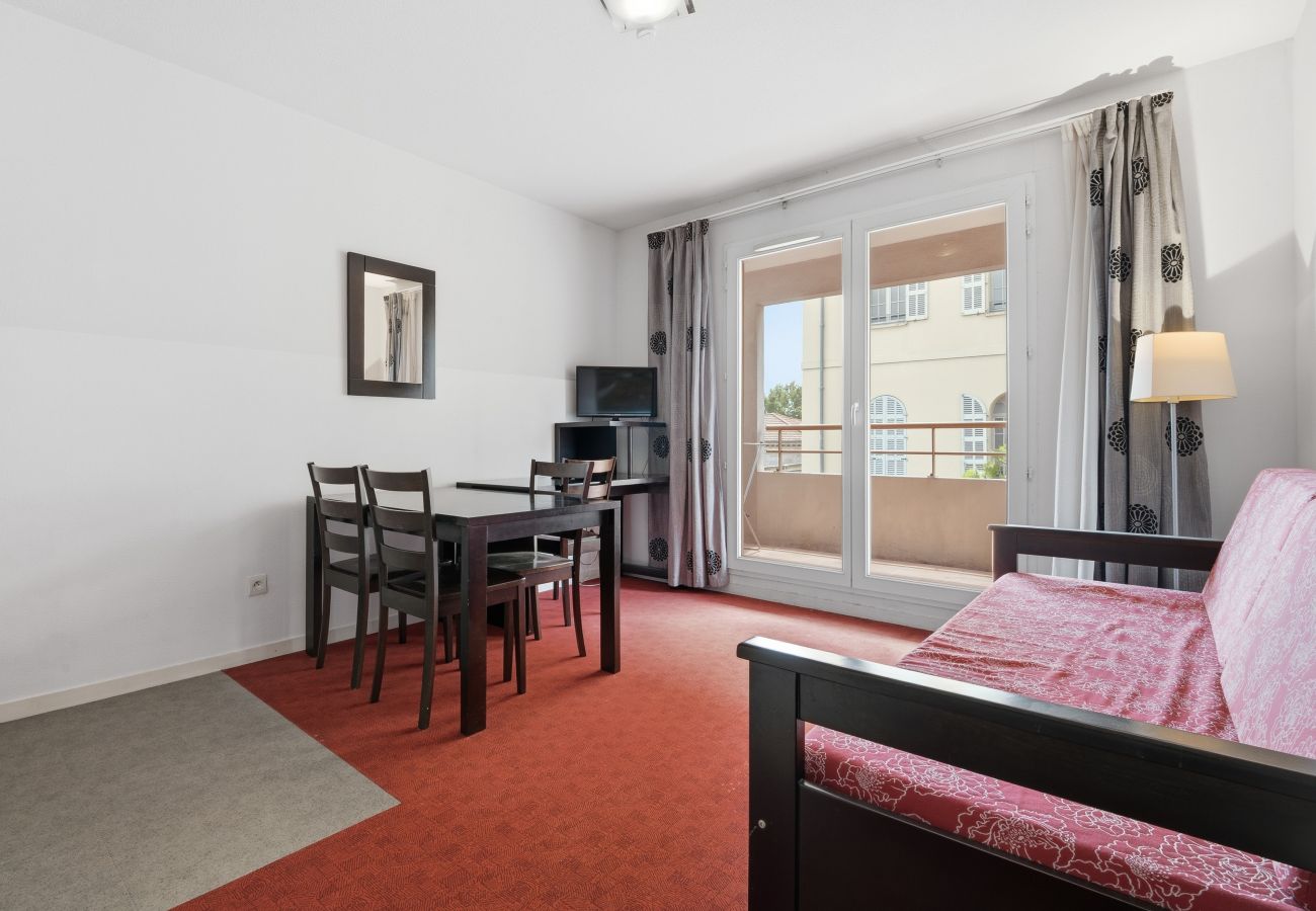 Apartment in Grasse - Apartment with balcony and swimming pool