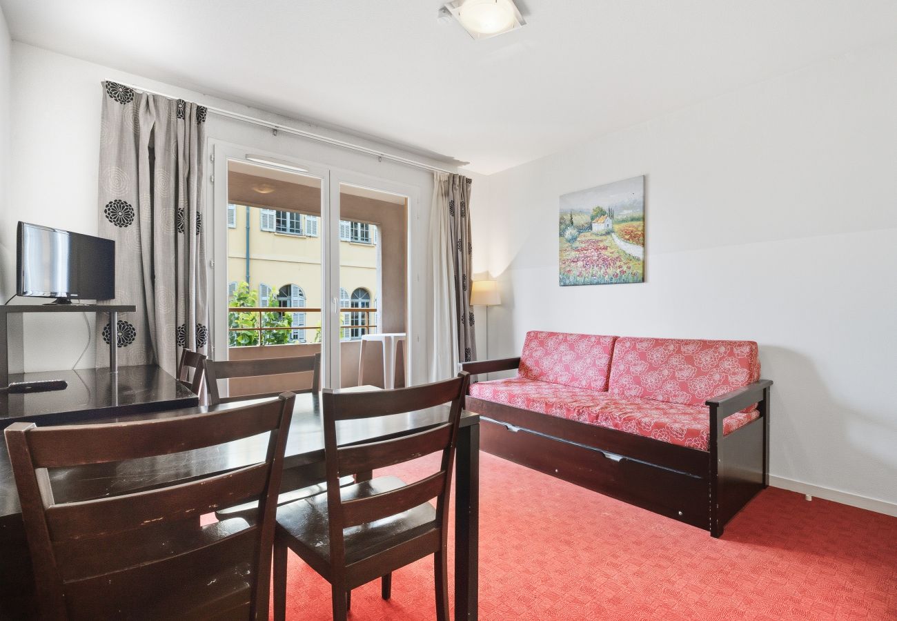 Apartment in Grasse - Apartment with balcony and swimming pool