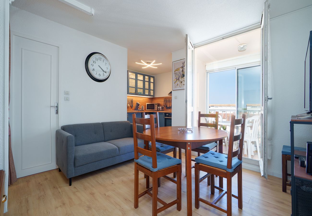 Apartment in Le Grau-du-Roi - Air-conditioned apartment with a garage and Wi-Fi