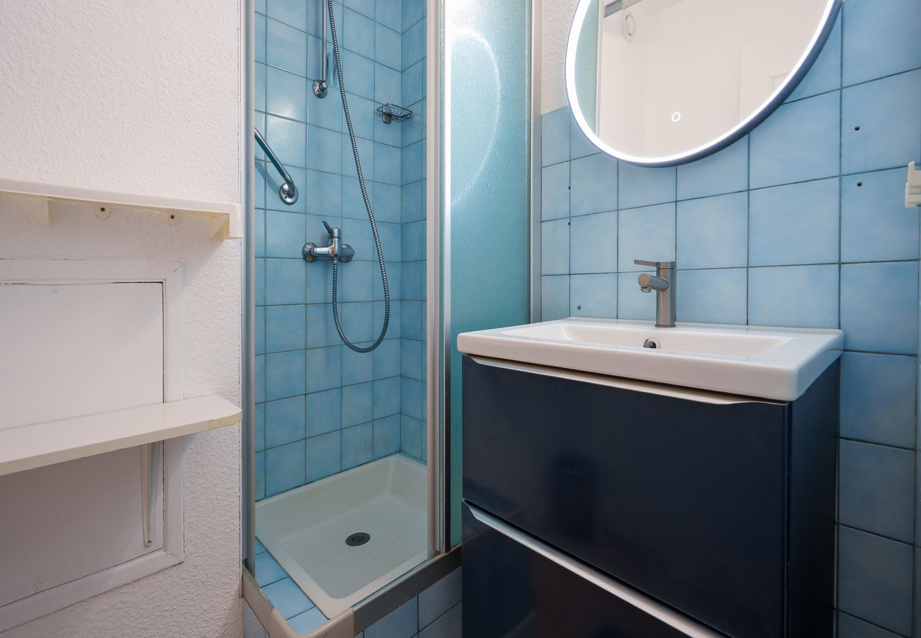 Apartment in Le Grau-du-Roi - Air-conditioned apartment with a garage and Wi-Fi