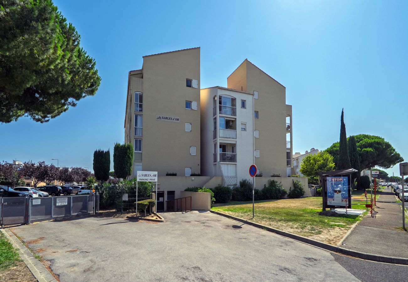 Apartment in Le Grau-du-Roi - Air-conditioned apartment with a garage and Wi-Fi