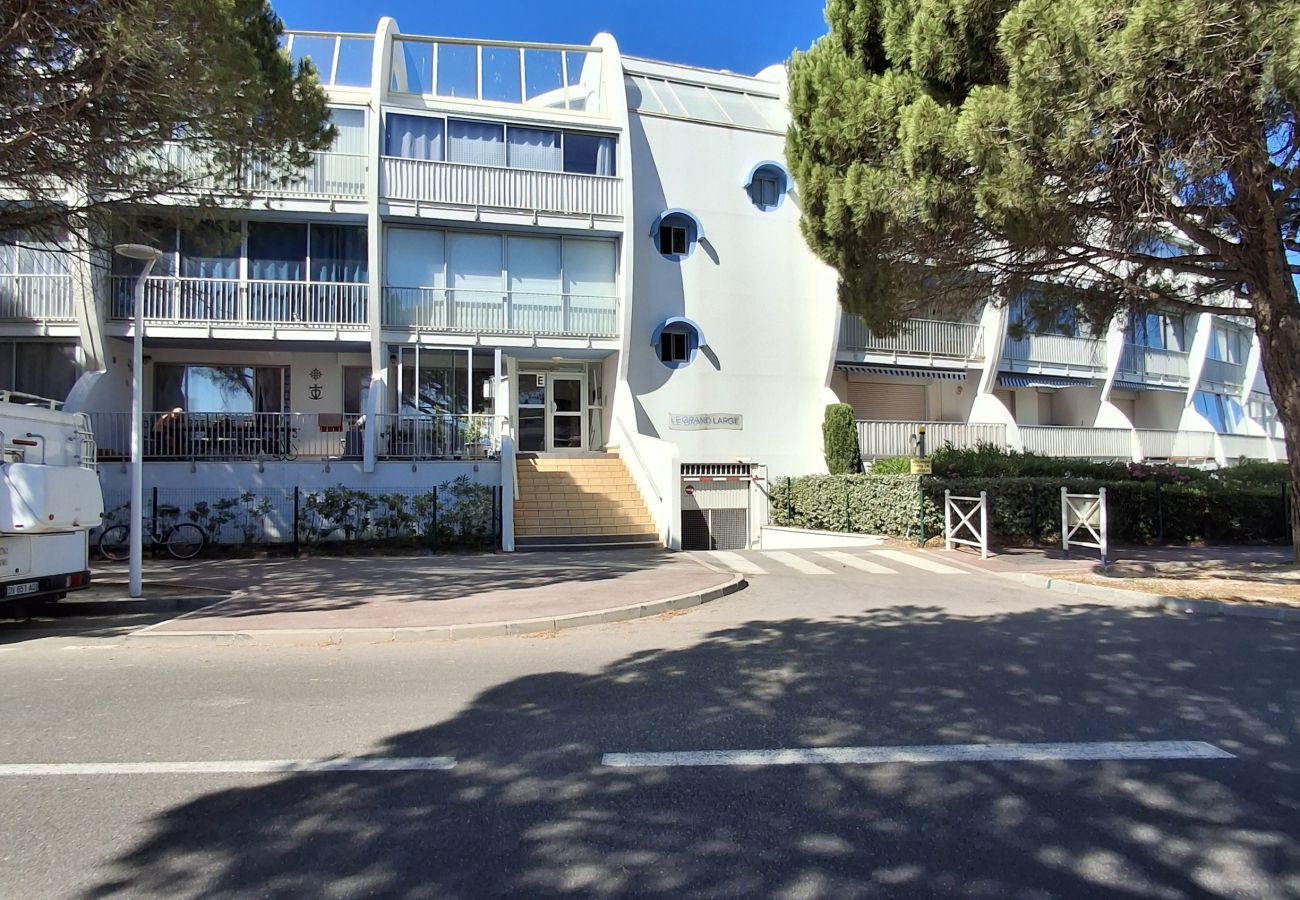 Studio in Le Grau-du-Roi - Studio apartment with a loggia near the ocean