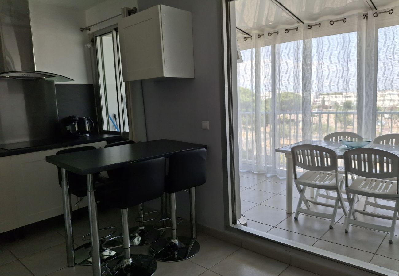 Studio in Le Grau-du-Roi - Studio apartment with a loggia near the ocean
