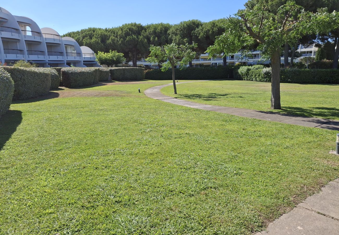 Studio in Le Grau-du-Roi - Studio apartment with a loggia near the ocean