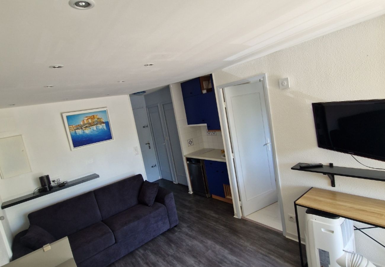 Apartment in Agde - Apartment with loggia and swimming pool